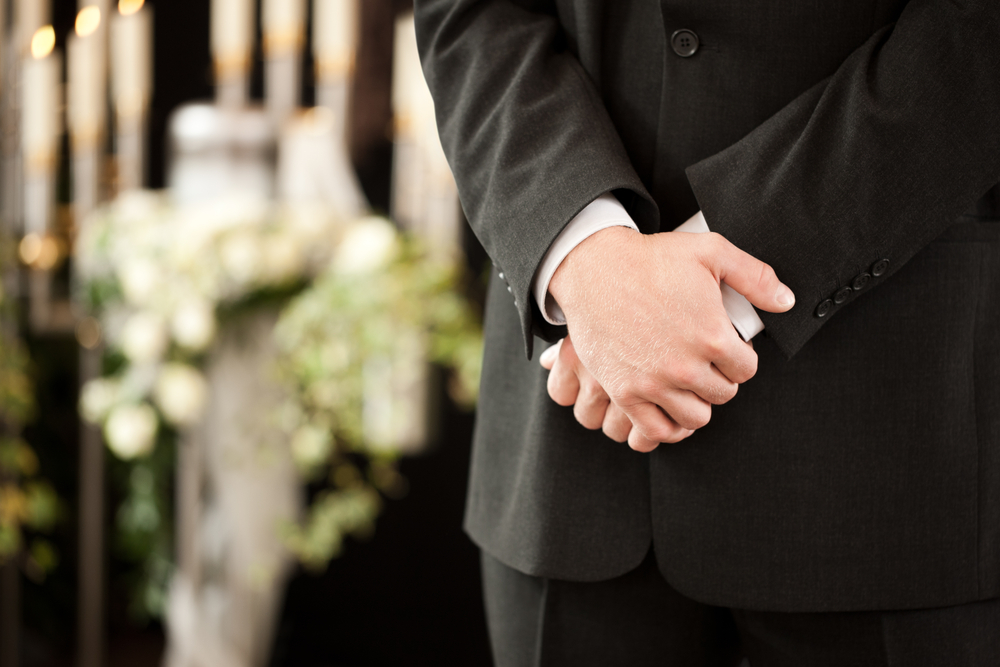 Dresscode begravelse: 5 regler du skal overholde | Boligjournalen